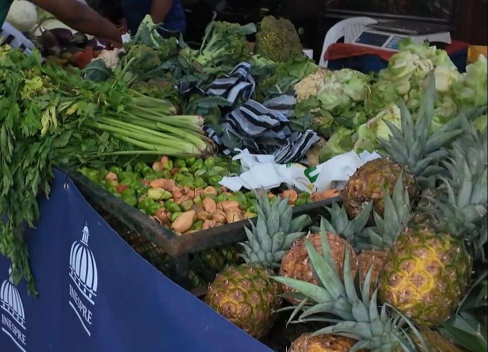 Inespre ofrece alimentos a precios reducidos en jornada especial en Cristo Rey