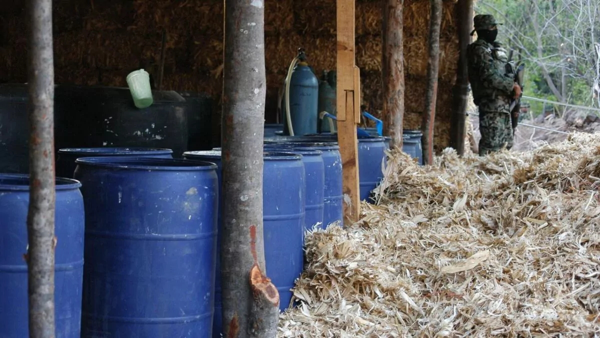 México incauta más de 54,000 litros de sustancias químicas para fabricar drogas sintéticas