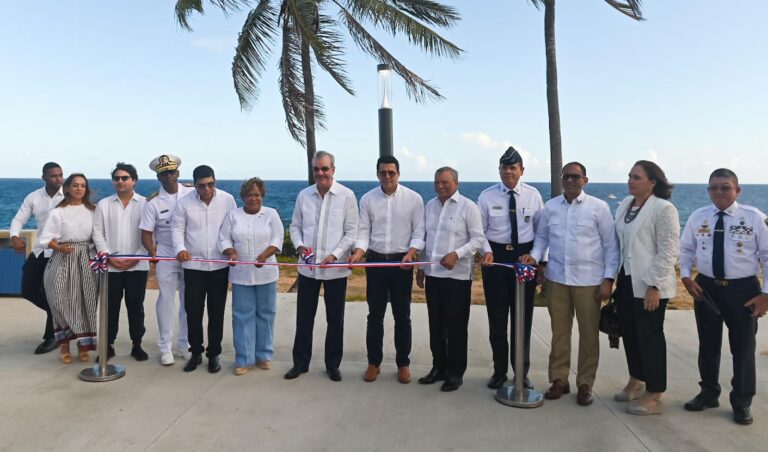Abinader y ministro Collado inauguran segunda etapa del Malecón de SDE
