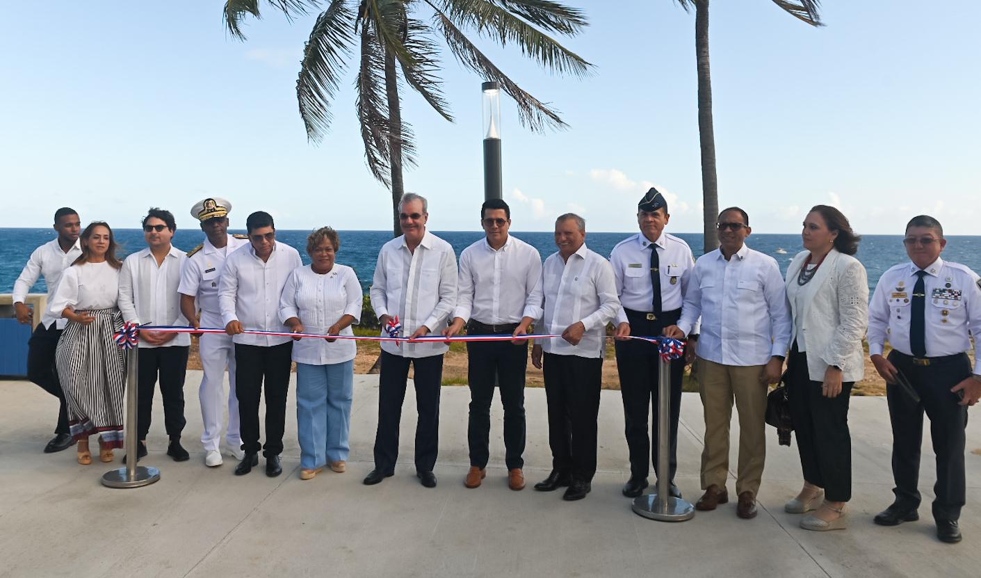 Abinader y ministro Collado inauguran segunda etapa del Malecón de SDE