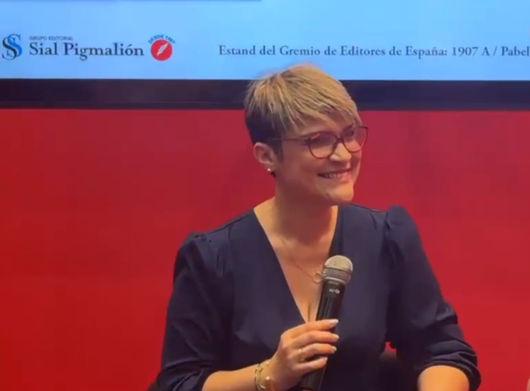 Lizamavel Collado presenta poemario “Todavía” en la Feria del Libro de Bogotá