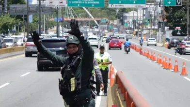 Conductor de motocicleta será sometido tras agredir agentes de la Digesett en Villa Mella