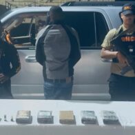 Interceptan hombre con cinco paquetes de presunta cocaína en Pedernales