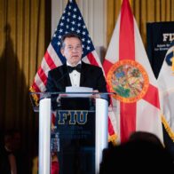 Ito Bisonó resalta liderazgo de Abinader durante reconocimiento en FIU