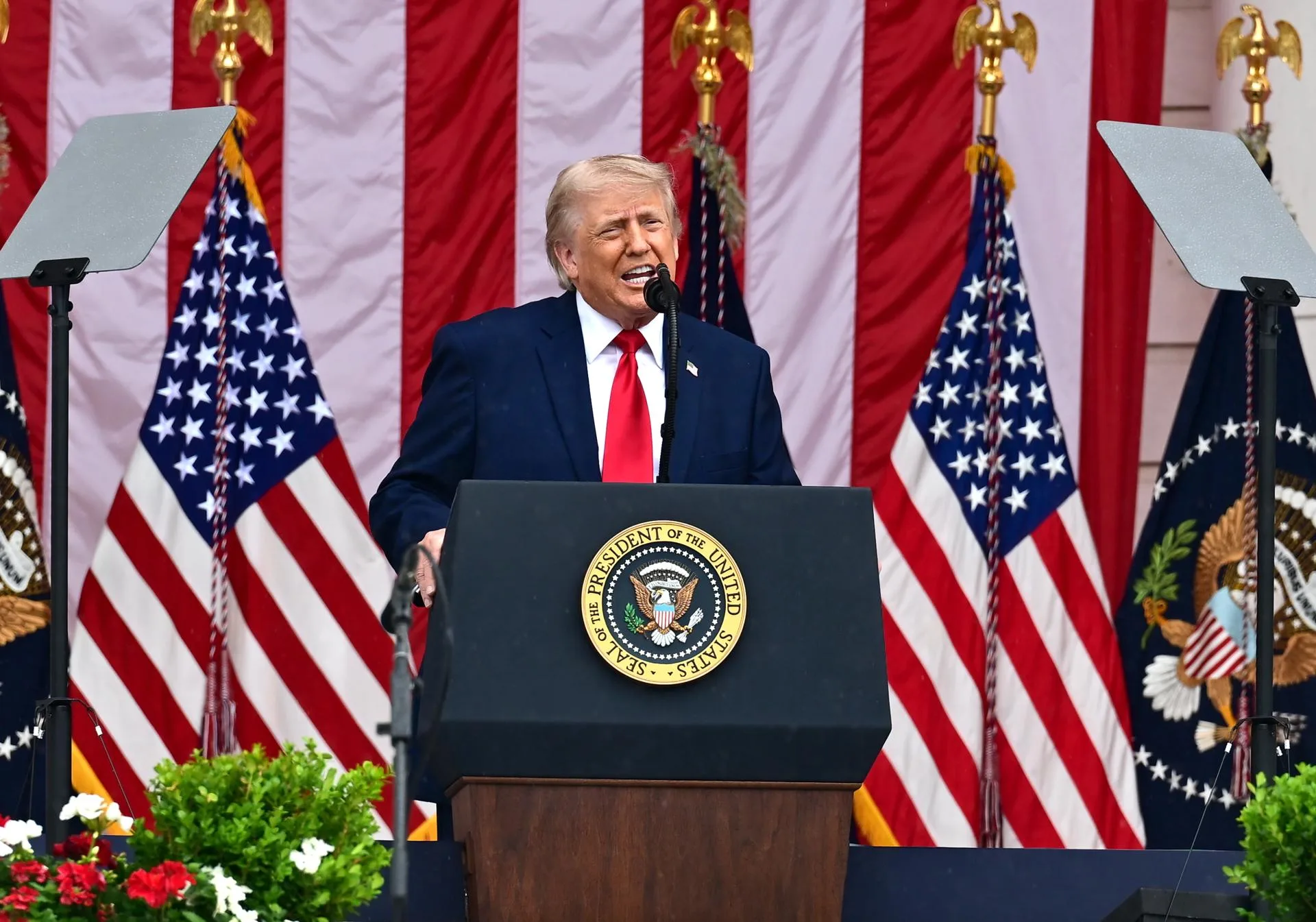 Trump afirma que las negociaciones con Irán “avanzan favorablemente”