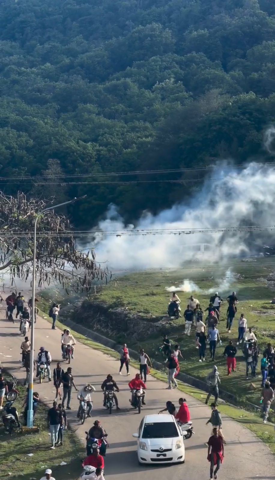 Tras finalizada la marcha PN dispersa con bombas lacrimógenas y agua a presión manifestantes en San Juan