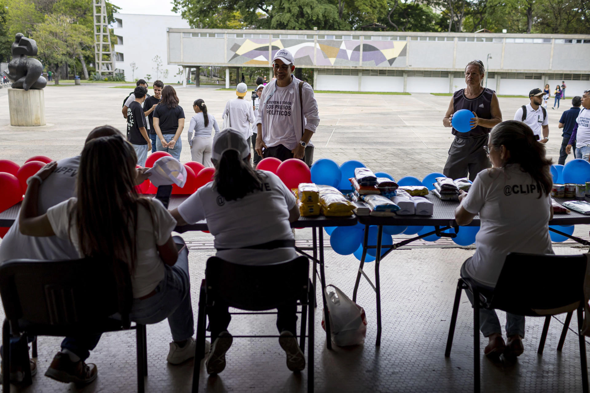 Familias de presos políticos desconfían de cifras de liberaciones del Gobierno venezolano