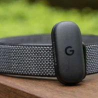 Google pone a la venta el ‘Fitbit Air’: sin pantalla, libre de suscripción y con coach de IA