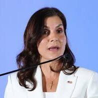 Embajadora de EE.UU., Leah Francis Campos, advierte sobre los riesgos de reprimir la libertad de expresión