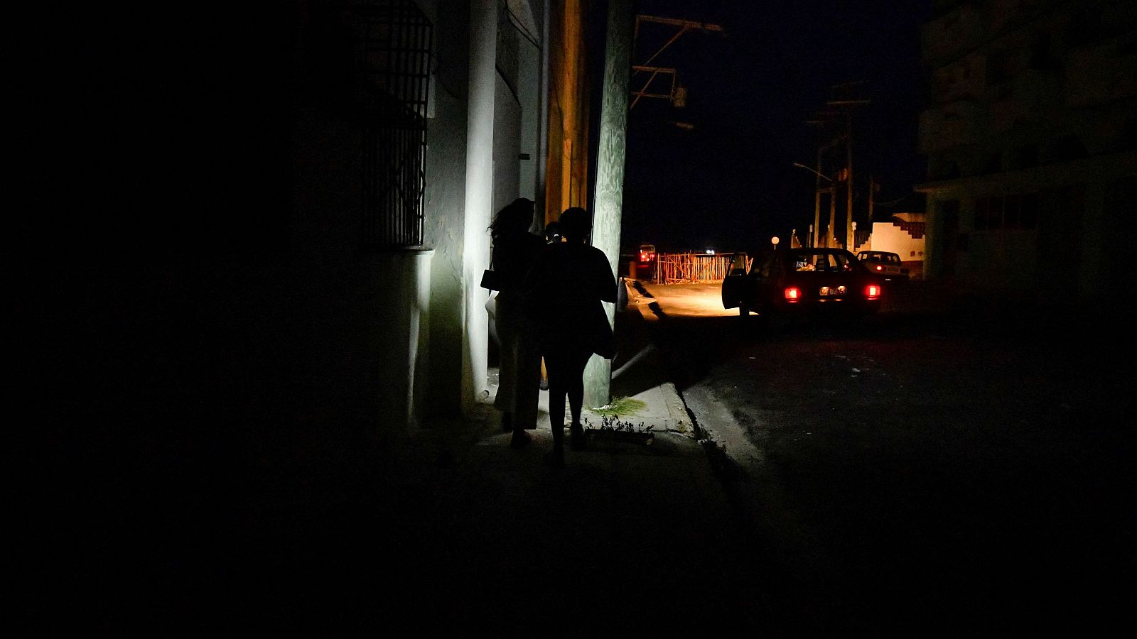 ¡Más de 10 horas a oscuras! Residentes de Vista Bella III denuncian prolongado apagón y falta de respuesta