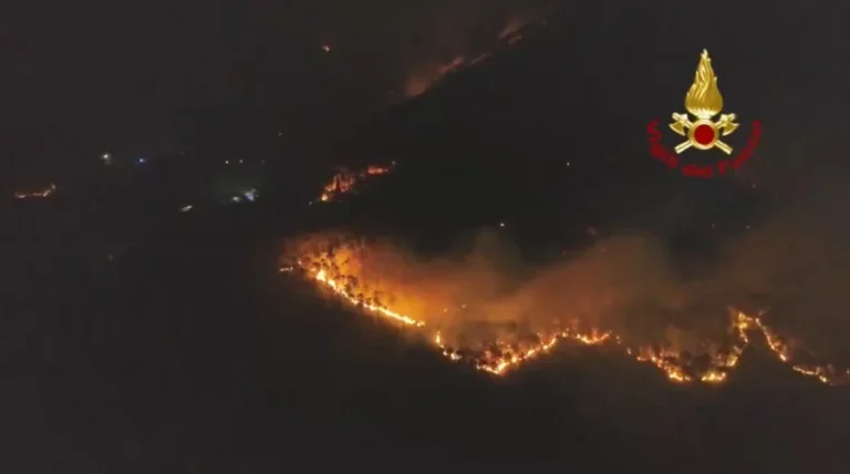 Más de 3.000 personas evacuadas por el incendio de un monte cerca de la Toscana italiana 9 | Noticias de hoy en República Dominicana italia | Noticias de hoy en De Último Minuto