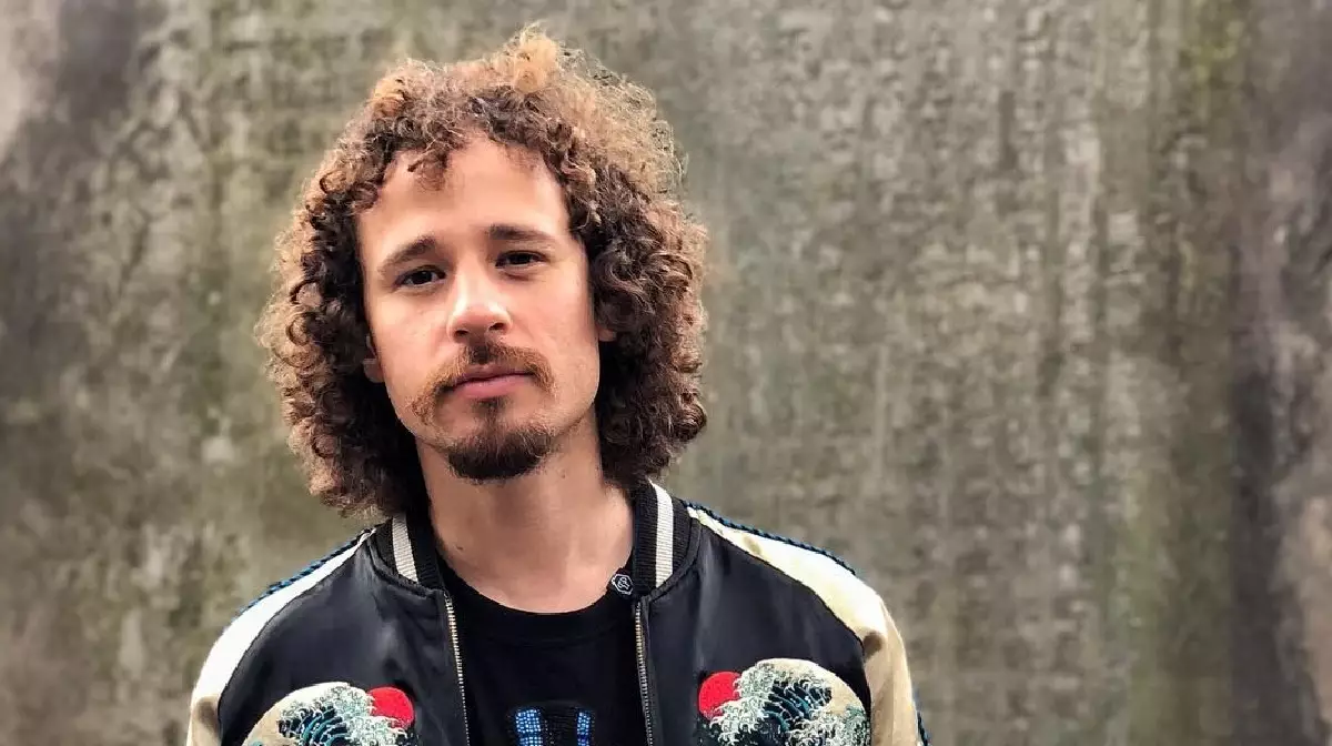 Luisito Comunica obtiene visado de negocios en el Consulado dominicano en México