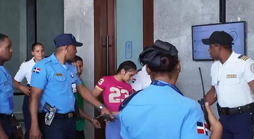 ¡Otra vez! Masha llega esposada a Ciudad Judicial por caso de armas ilegales