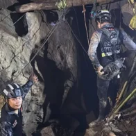 Rescatan a cinco mineros atrapados en una cueva de Laos
