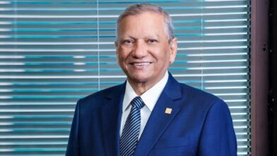 Doctor Leonardo Aguilera felicita a Marileidy Paulino por conquistar la final de la Diamond League 2026