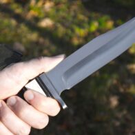 Joven resulta herido de una puñalada durante riña en La Guáyiga; agresión quedó en video