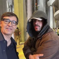 Salvador Illa publica en sus redes sociales un selfi con Bad Bunny en la Sagrada Familia