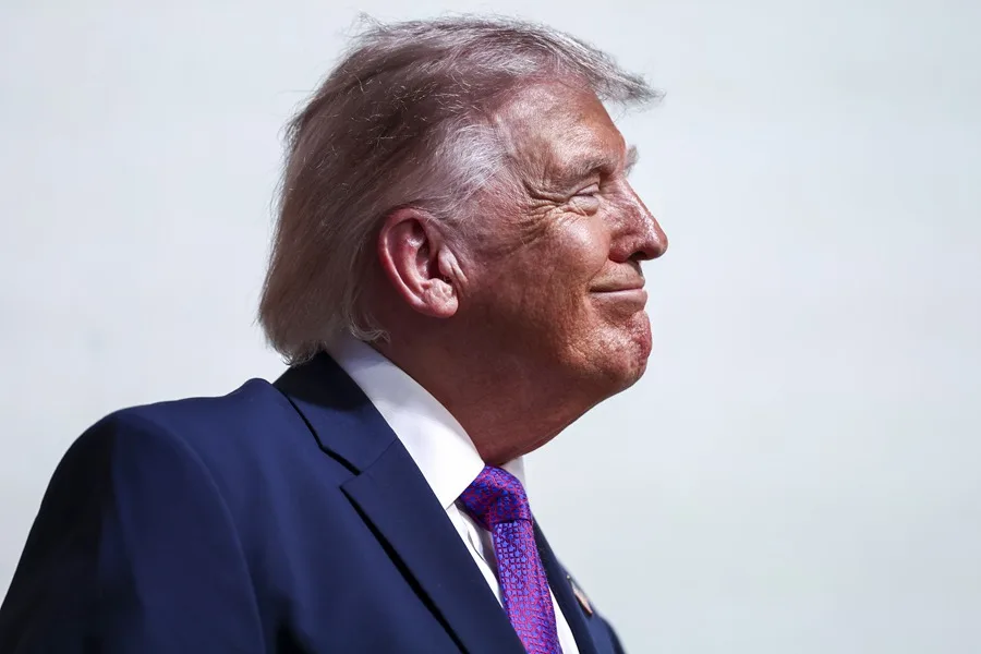 Trump despide a su operador de teleprompter por apostar ilegalmente sobre sus discursos