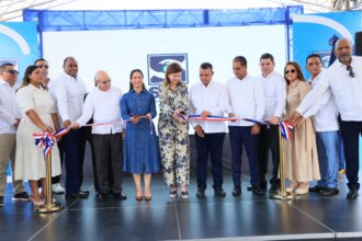 Gobierno entrega obras de salud en Valverde