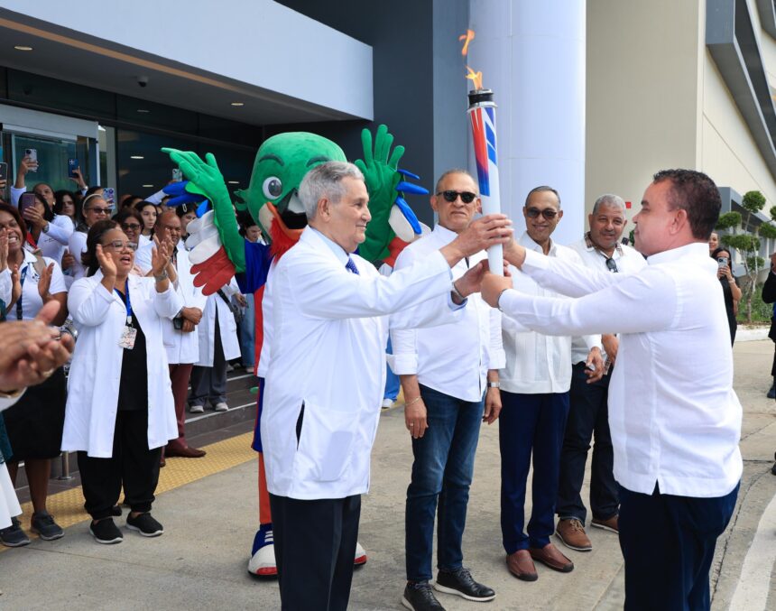 SNS recibe antorcha de Juegos Centroamericanos y del Caribe Santo Domingo 2026