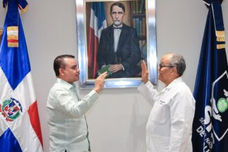 Designan a Santiago Valenzuela Sosa como nuevo jefe de Neurocirugía del Hospital Padre Billini