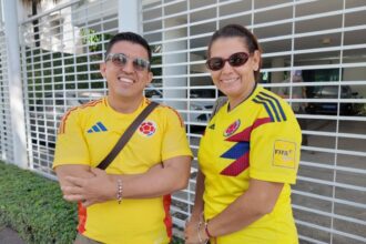 Camiseta de la Selección Colombia marca jornada de votación en la Embajada de Colombia en RD