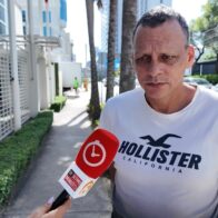 Entre lágrimas, colombiano desplazado agradece acogida de RD durante jornada electoral