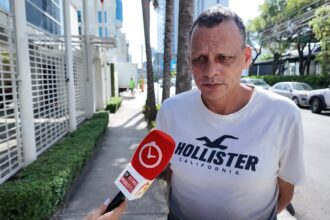 Entre lágrimas, colombiano desplazado agradece acogida de RD durante jornada electoral