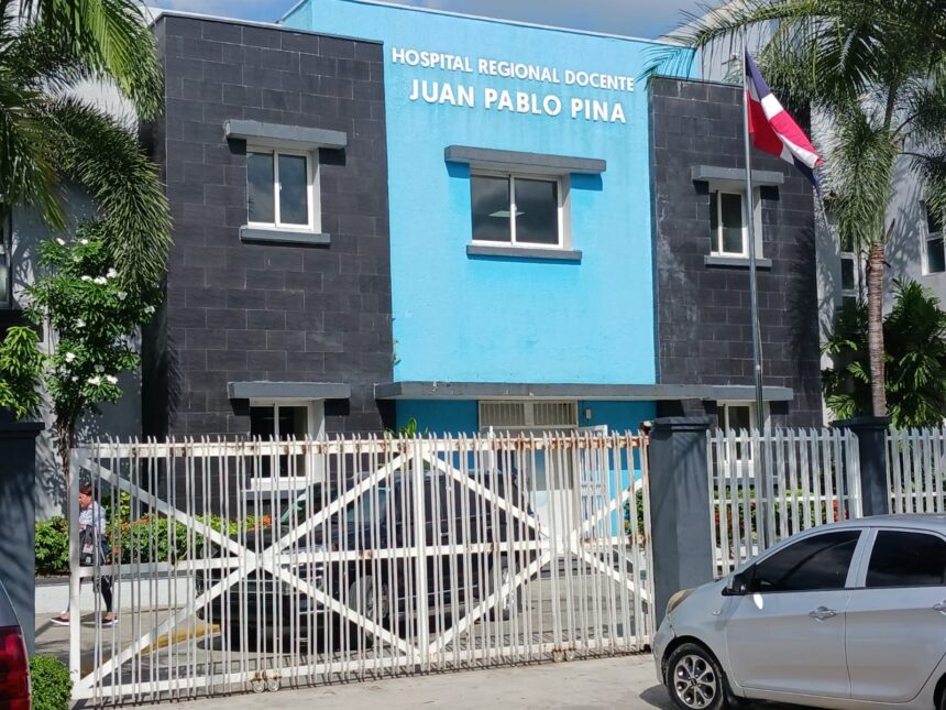 Hospital Juan Pablo Pina entrega a la justicia a hombre acusado de sustraer sello oficial