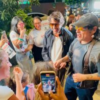Entre canciones y abrazos de sus fans llegan a RD Servando y Florentino