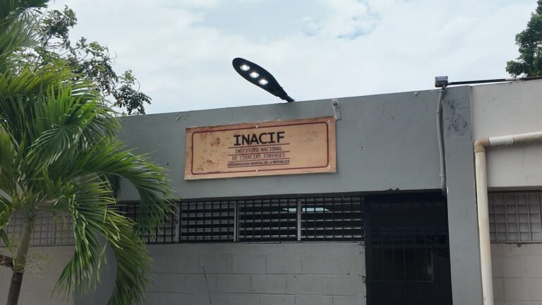 Cuerpos de madre e hijo hallados sin vida en Piantini permanecen en el Inacif