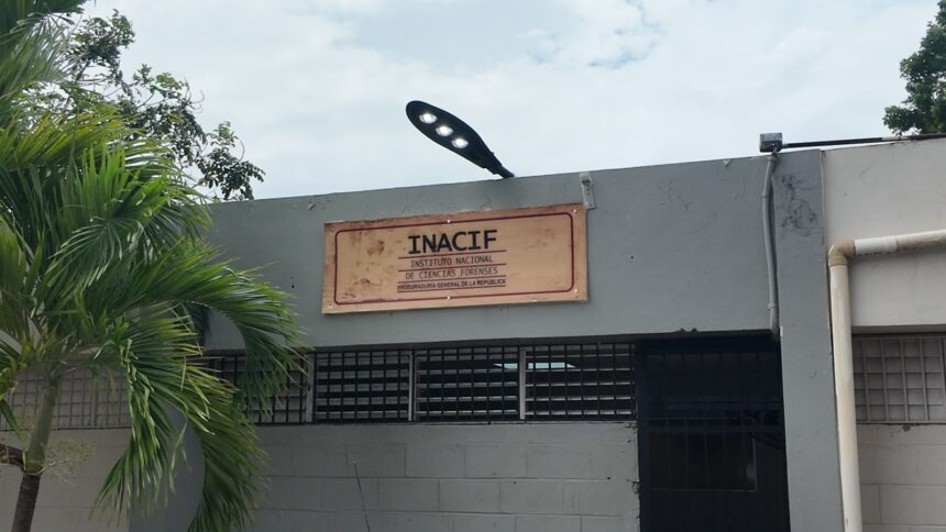 Cuerpos de madre e hijo hallados sin vida en Piantini permanecen en el Inacif