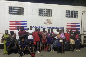 Detienen empleados de Migración por tráfico de haitianos indocumentados