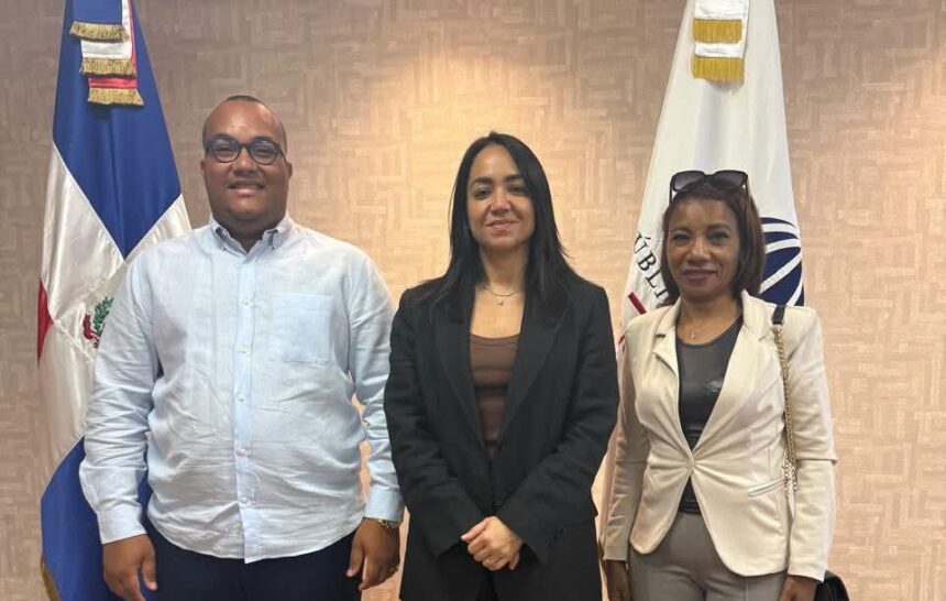 Ministra de Interior y Policía recibe comisión de Sábana Yegua para abordar seguridad vial