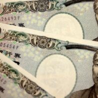 El yen cae a su nivel más bajo frente al dolar en casi 40 años