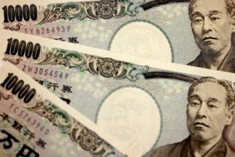 El yen cae a su nivel más bajo frente al dolar en casi 40 años