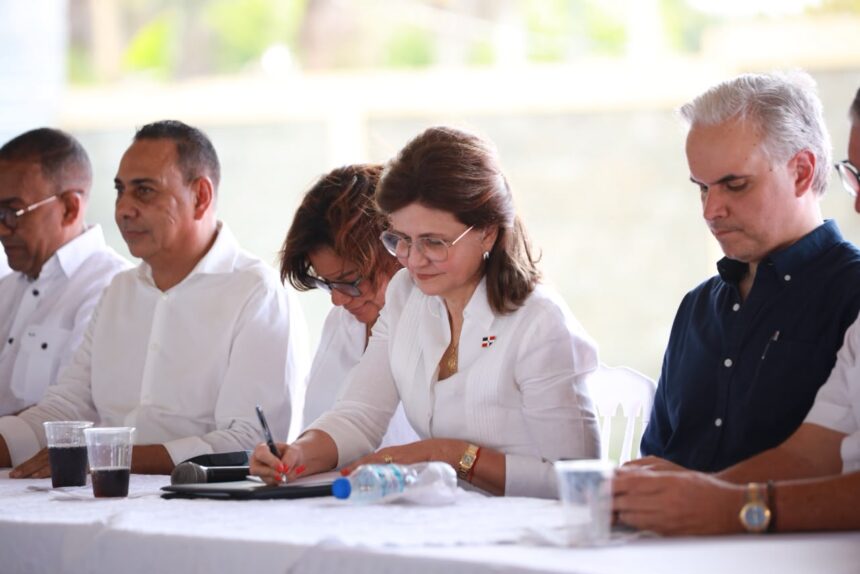 Raquel Peña anuncia avances en titulación y reafirma apoyo a productores de Monte Plata