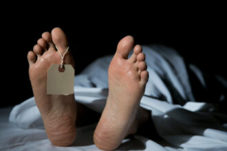 Hombre muere al caer de sexto piso mientras instalaba aire acondicionado en Ensanche Quisqueya