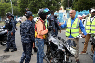 Detienen a 14 haitianos durante operativo contra paradas ilegales de motocicletas en el Distrito Nacional