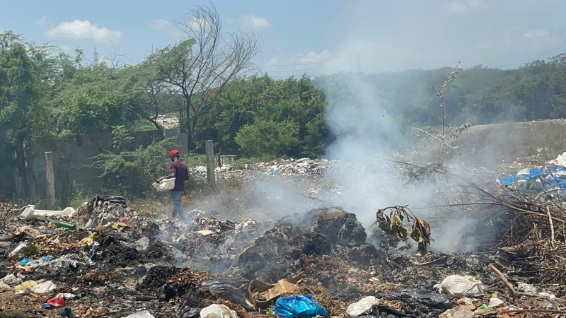 Incendios en vertederos de La Canela y Hato del Yaque mantienen en alerta a residentes