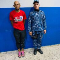 Apresan hombre acusado de golpear a su hijastro de 11 años con una extensión eléctrica en La Vega
