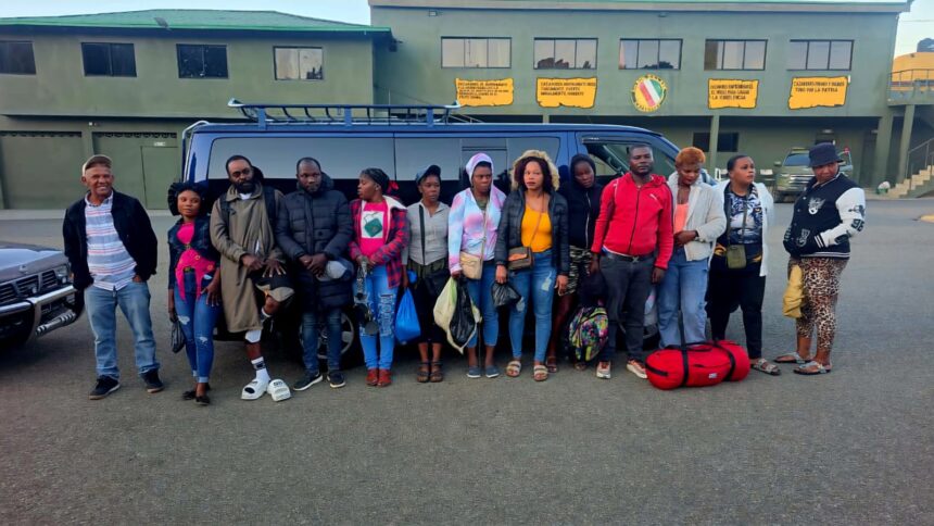 Ejército intercepta cuatro vehículos con 29 haitianos indocumentados en Constanza