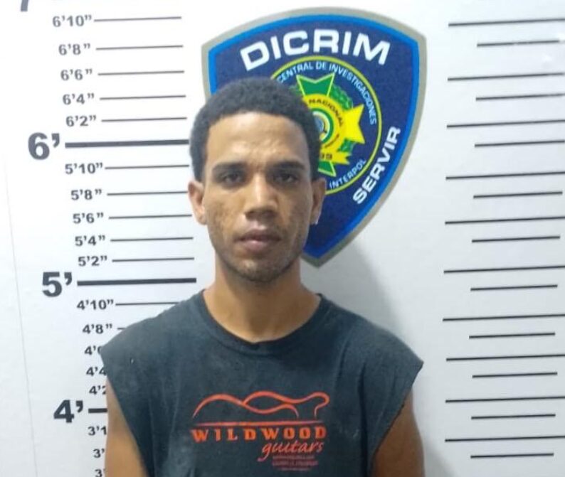 Policía captura a “Caquito”, acusado de agresión sexual, robo y amenazas contra una mujer
