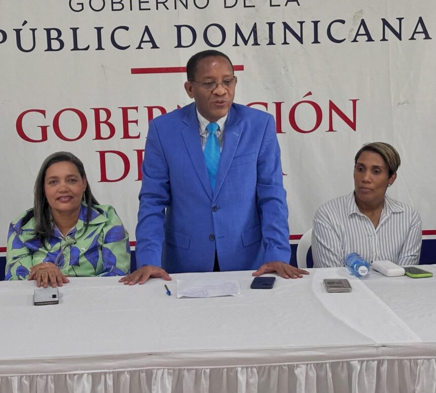Gobernadora participa en Mesa de Seguridad, Ciudadanía y Género en Azua