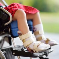 Pacientes con Atrofia Muscular Espinal exigen acceso urgente a tratamientos