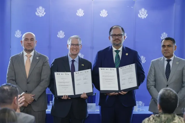 Ecuador y EE.UU. inician un proyecto conjunto para reforzar la seguridad en la frontera norte