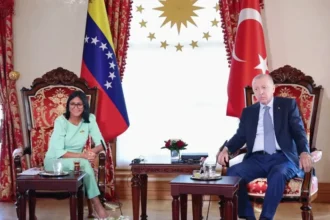 Delcy Rodríguez emprende el regreso a Venezuela tras una gira energética por la India y Turquía