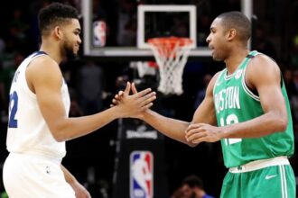 Al Horford felicita a Karl-Anthony Towns por conquistar el título de la NBA con los Knicks