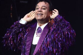 Preparan película de Juan Gabriel, dirigida por el cineasta de “La Oficina”