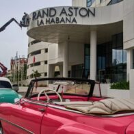 Emblemáticos autos antiguos de La Habana se paralizan por escasez de gasolina